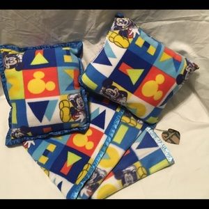 Mickey Pillow & Blanket Set
